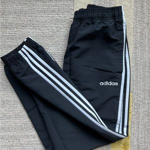 ADIDAS JOGGERS. SIZE M. BLACK AND WHITE.